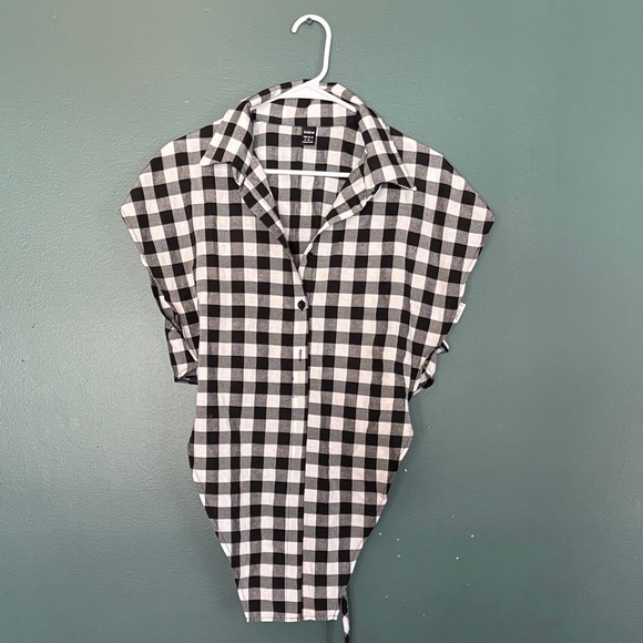 SHEIN Tops - Black and White Checkered Button-Up Shirt